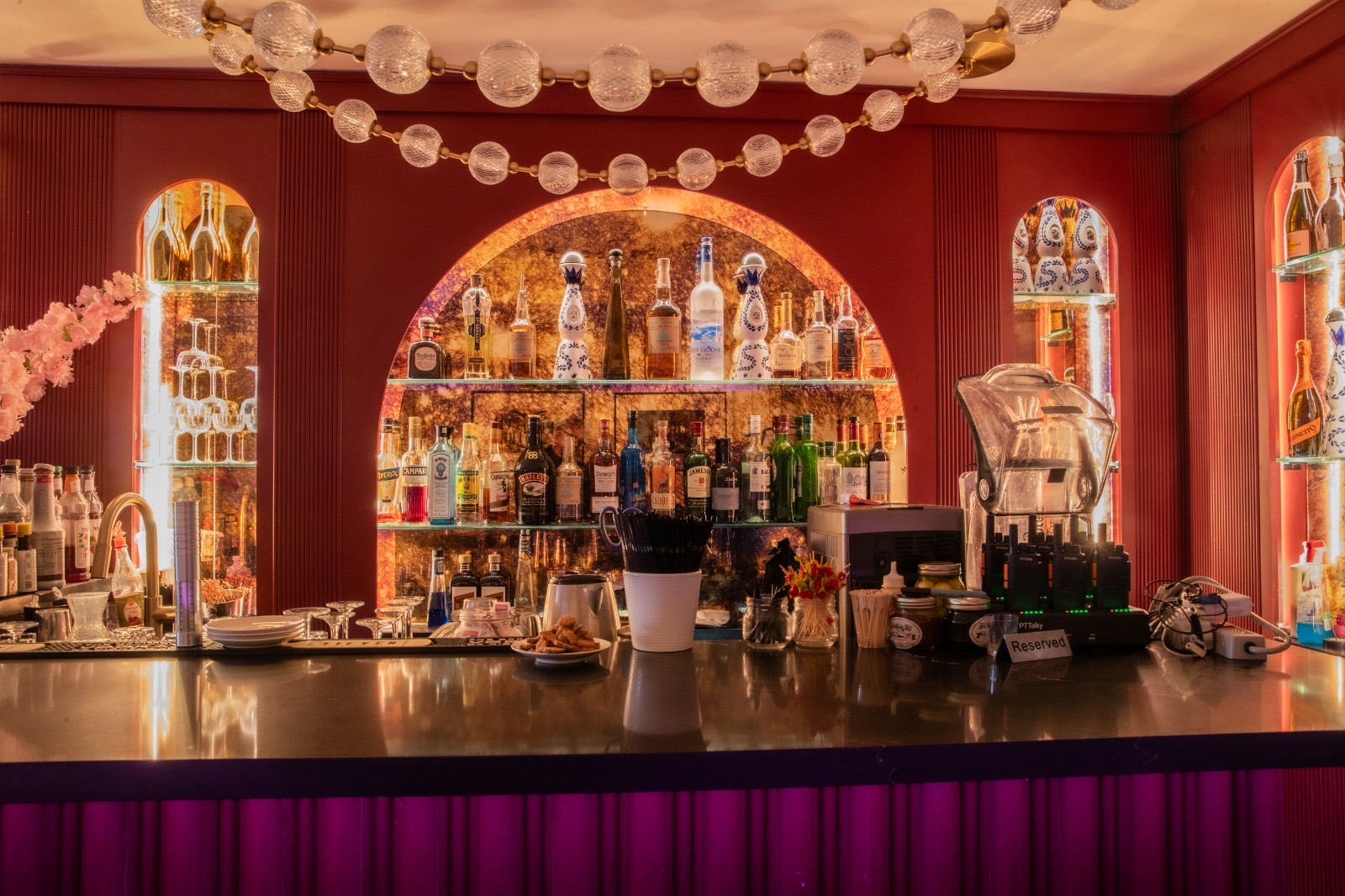 Cocktails & Lounge